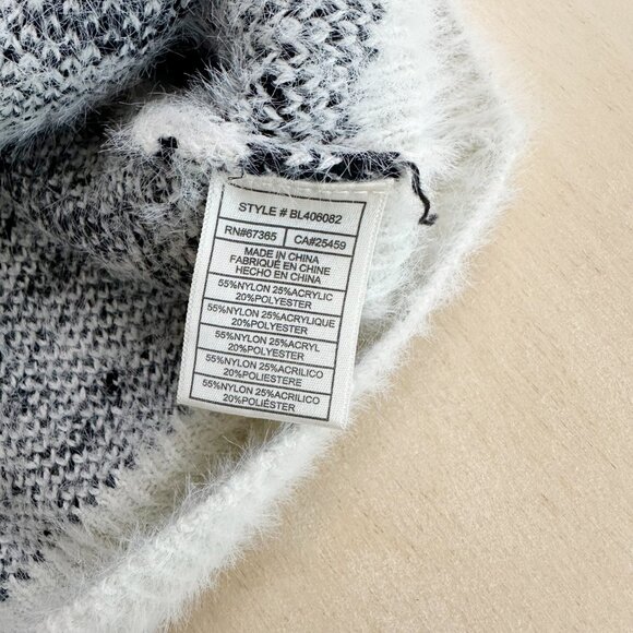BB Dakota Steve Madden Fuzzy Thick Sweater Women's M Heavy Warm Graphic White - Picture 4 of 7